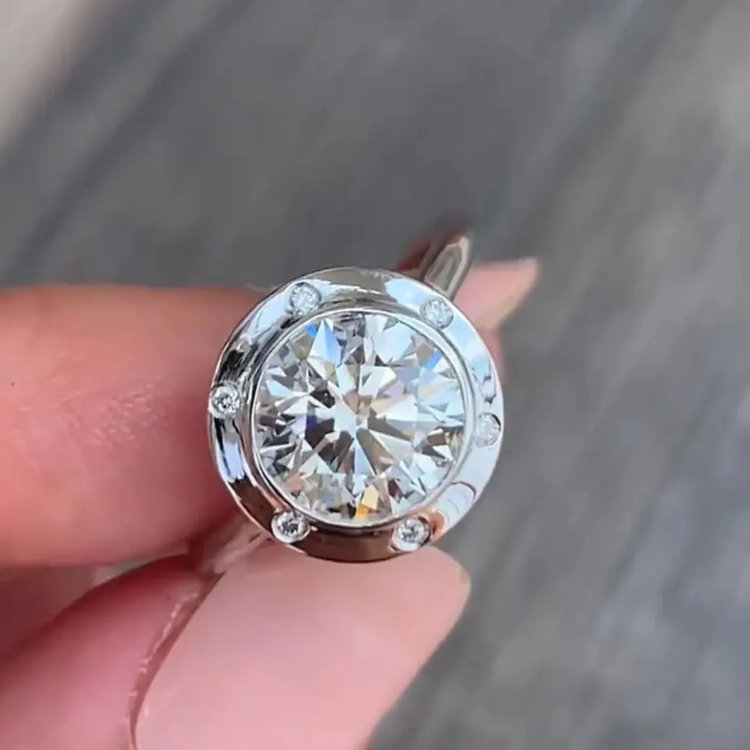 /public/photos/live/Singular Bezel Set Round Solitaire Moissanite Ring 635 (1).webp